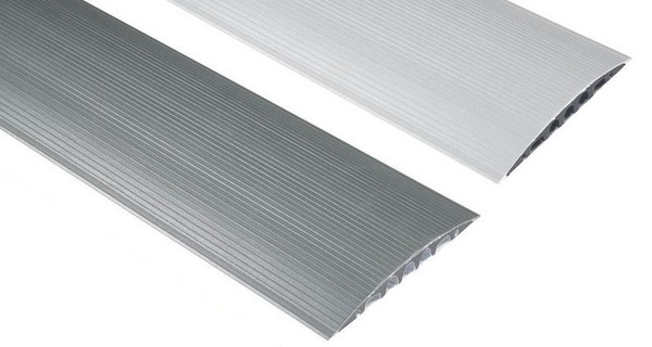 Lattialista kumi/vaalean harmaa 9cm/3m - Johtojen ja kaapeleiden hallinta - TC795301 - 1