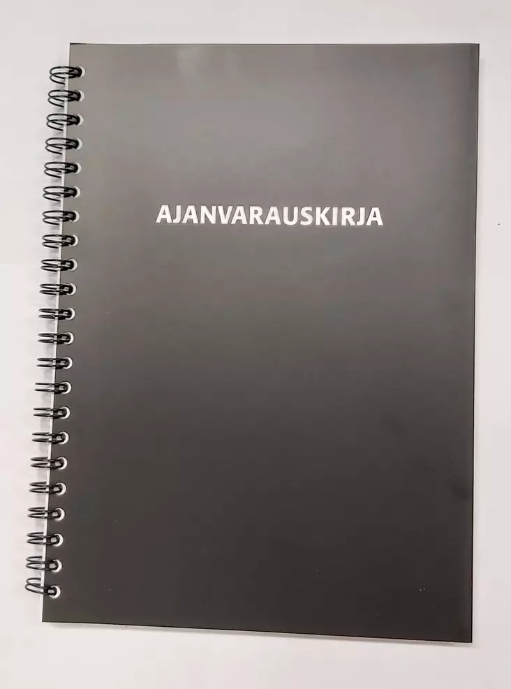 AJANVARAUSKIRJA A4 24KK KIERRE MUSTA - Pöytäkalenterit - 117098 - 2